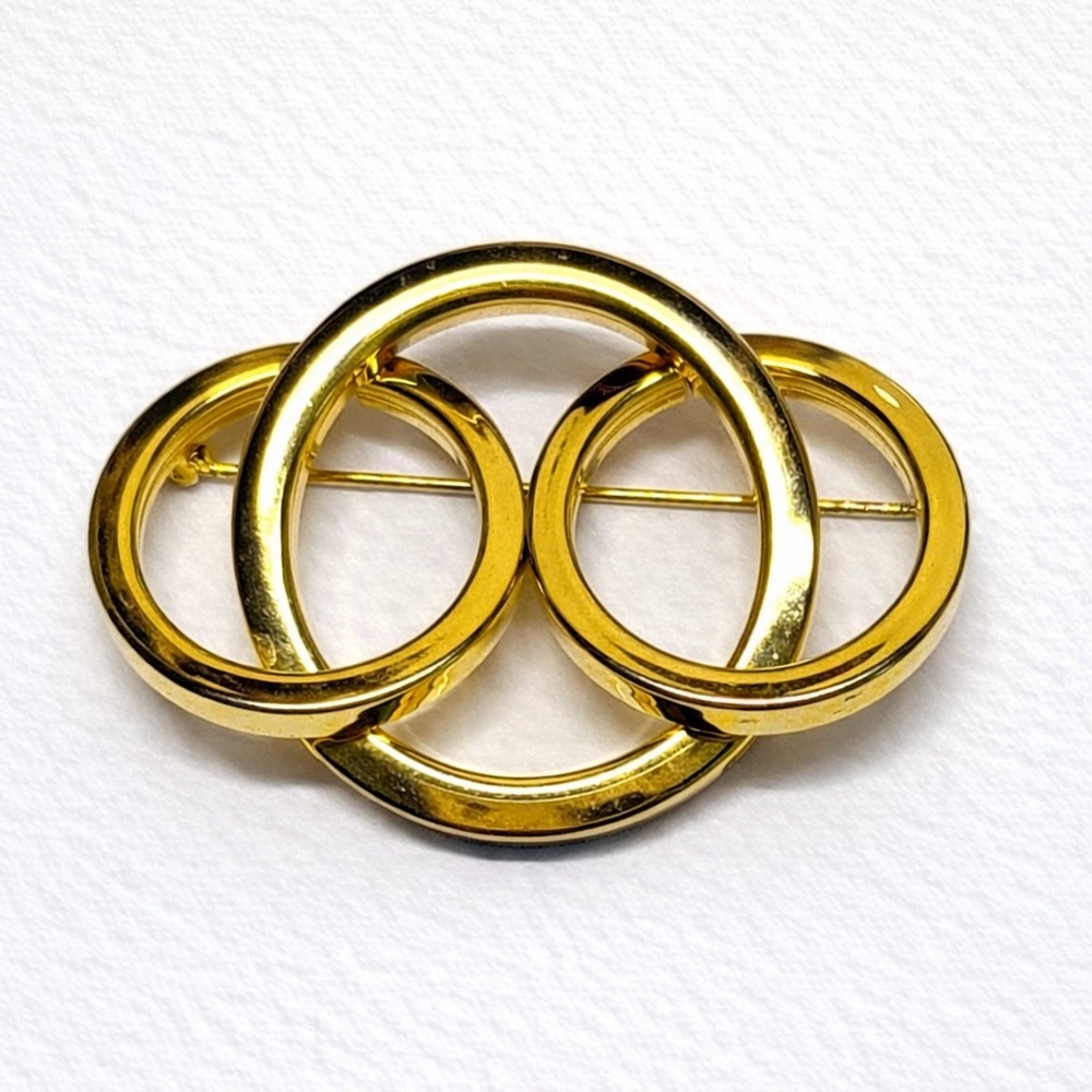 Chic Gold Interlocking Circle Brooch